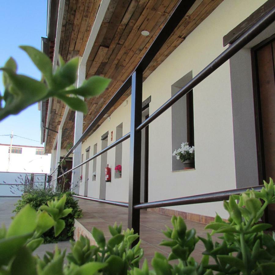 Hostal Almagro - Parking Eksteriør billede